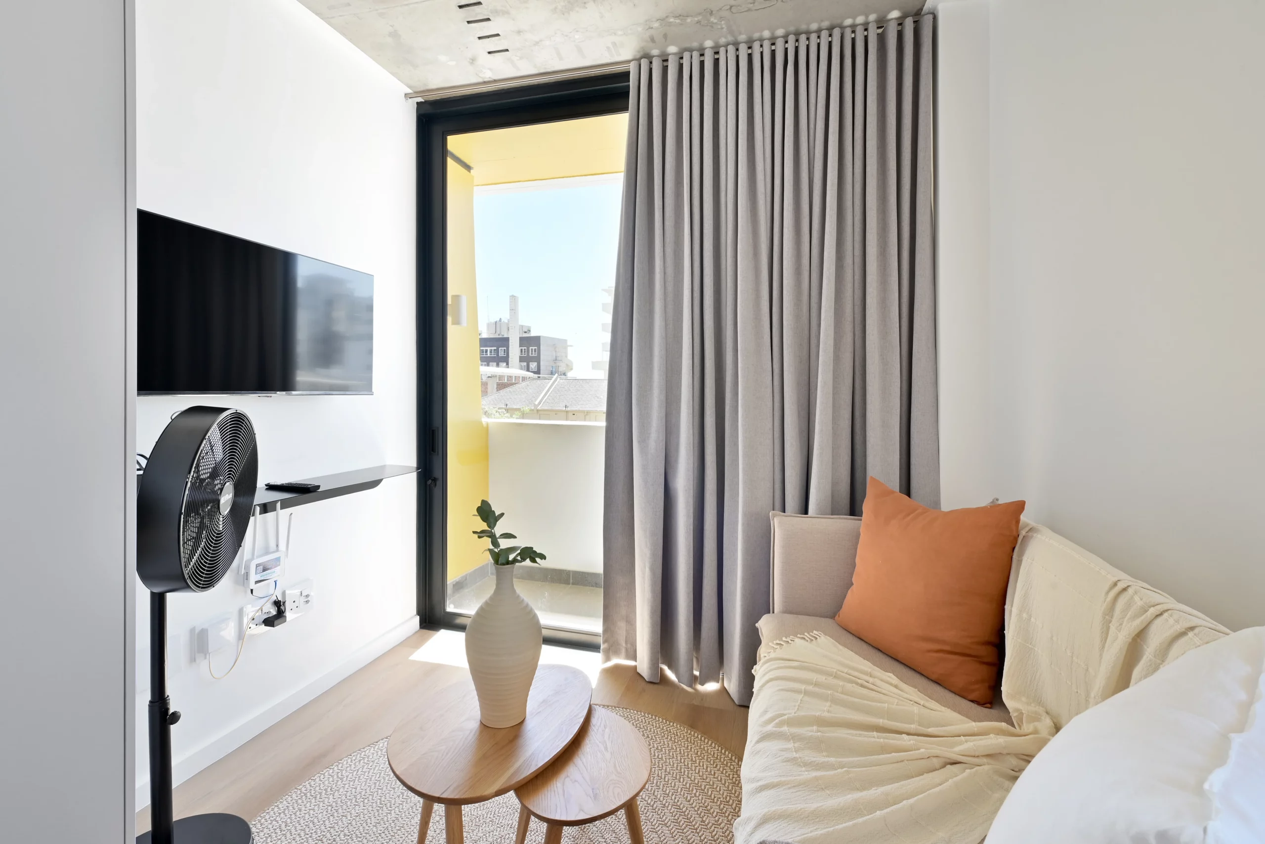 EIGHTY2 ON M Compact One Bedroom Apartments