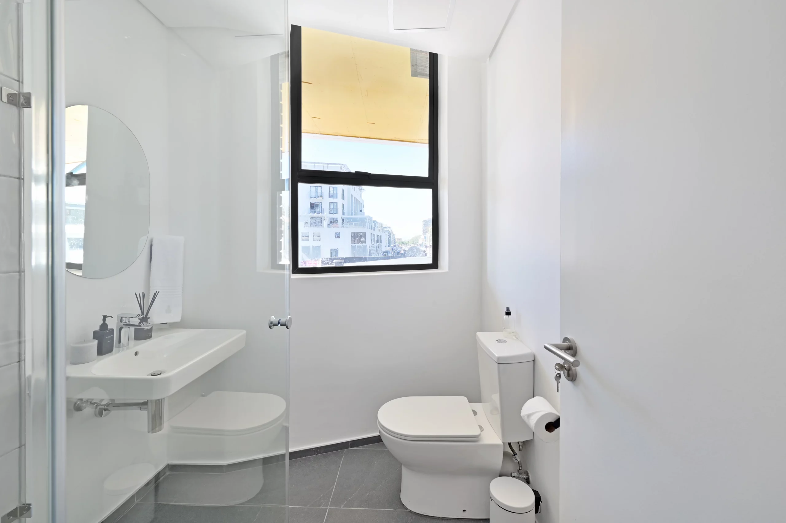 EIGHTY2 ON M Compact One Bedroom Apartments