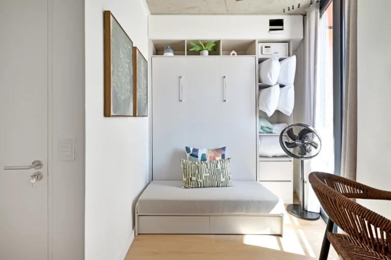 EIGHTY2 ON M Mini Apartments