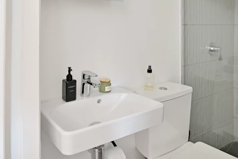 EIGHTY2 ON M Mini Apartments