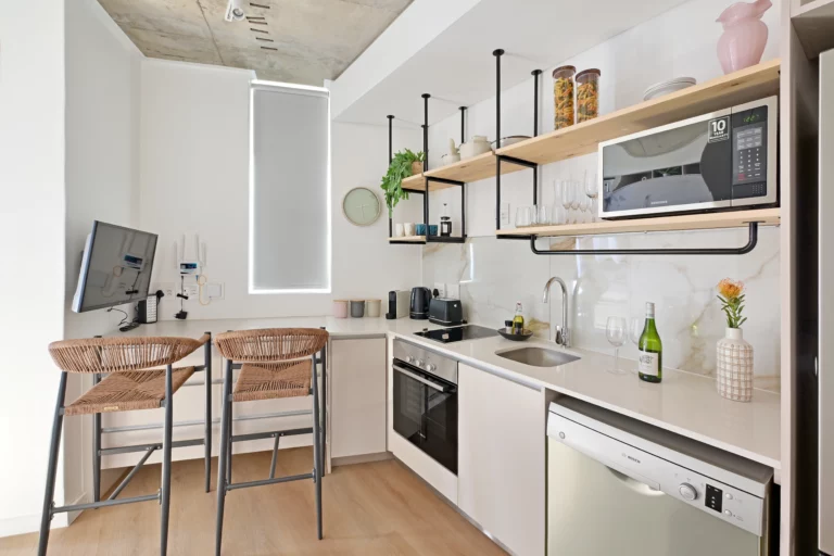 EIGHTY2 ON M Mini Apartments