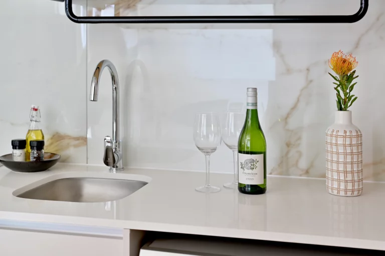 EIGHTY2 ON M Mini Apartments