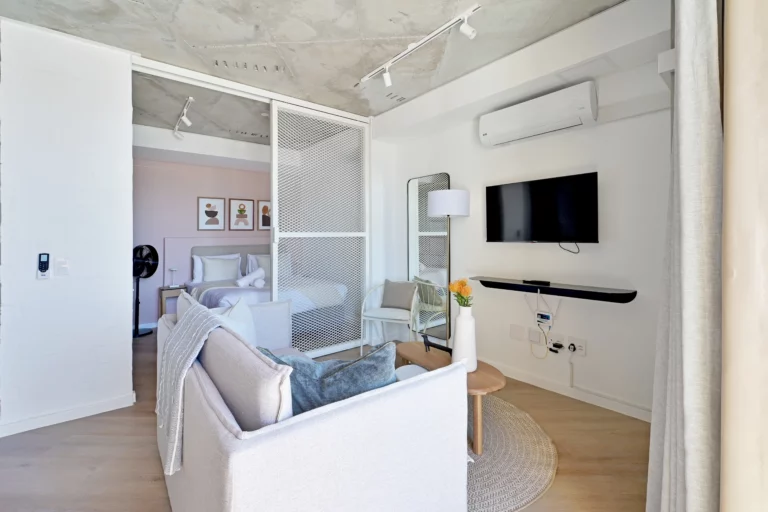 EIGHTY2 ON M One Bedroom Apartments