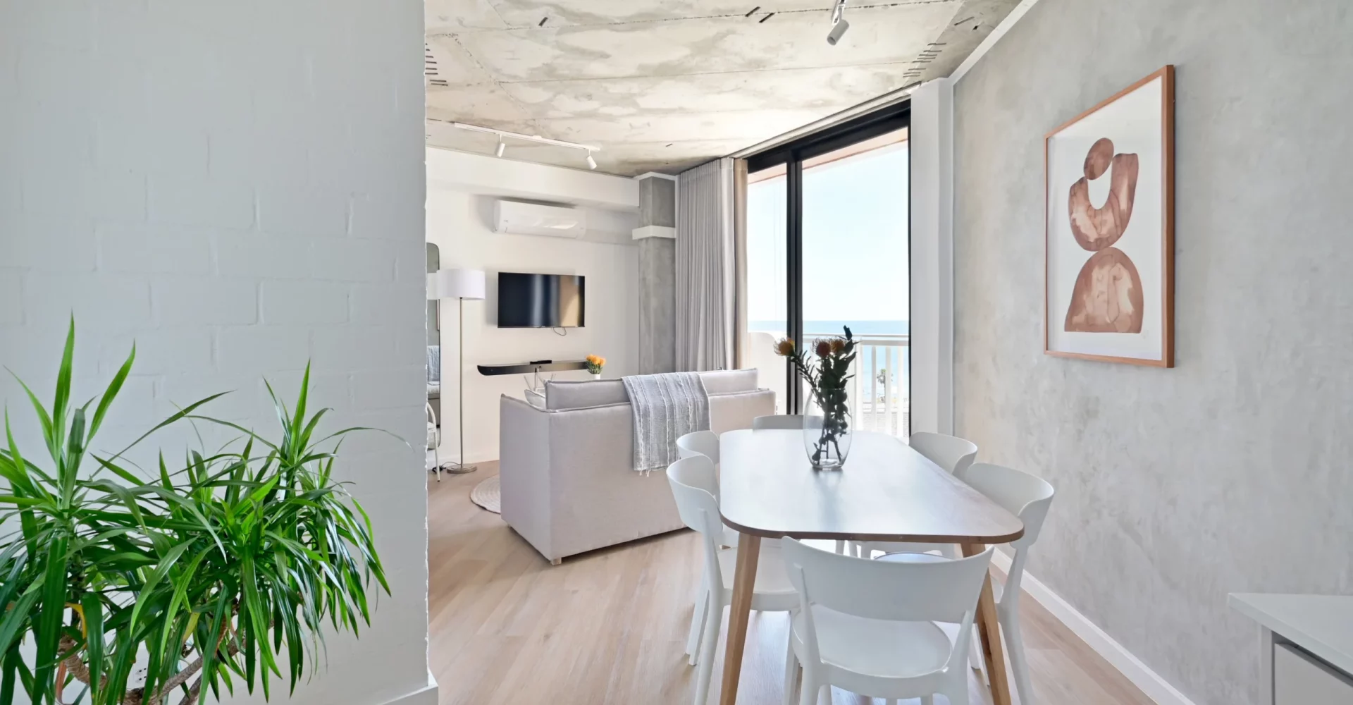 EIGHTY2 ON M One Bedroom Apartments