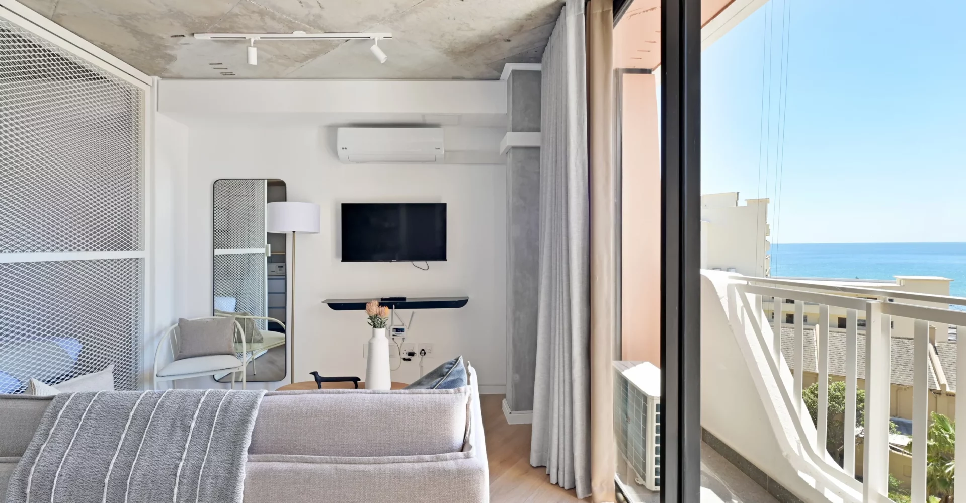 EIGHTY2 ON M One Bedroom Apartments