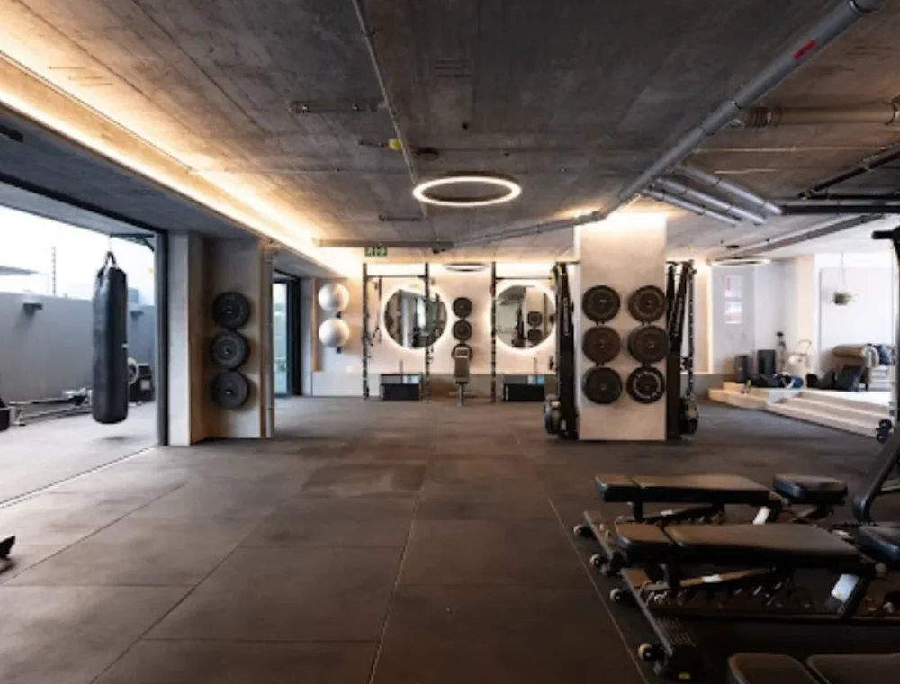 Horizen Gym Stay active at Horizen Gym, a short walk from EIGHTY2 ON M in Sea Point. Top equipment, motivating classes, and flexible passes available.