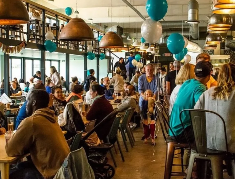Mojo Market Experience Mojo Market near EIGHTY2 ON M! Enjoy diverse food stalls, live music, craft beers, and artisan finds in this vibrant Sea Point hotspot.