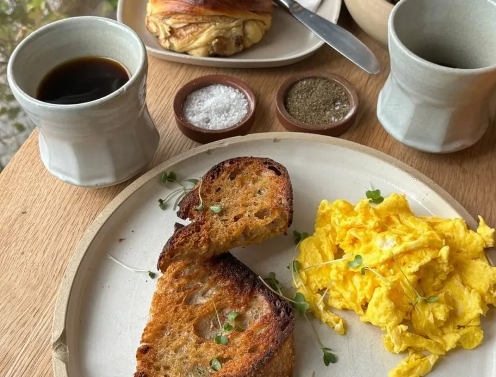 Paulines Discover Pauline's, a calm café near EIGHTY2 ON M with specialty coffee, artisan treats, and a peaceful courtyard. A perfect city escape.